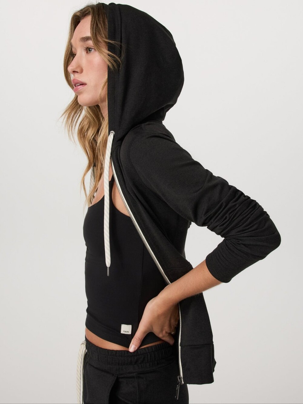 Vuori 🎾 Halo Performance Hoodie 2.0 📐S in Heathered Black